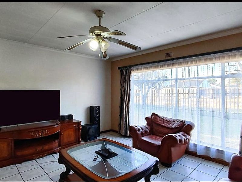 4 Bedroom Family Home with Cottage in Three Rivers - Photo 5