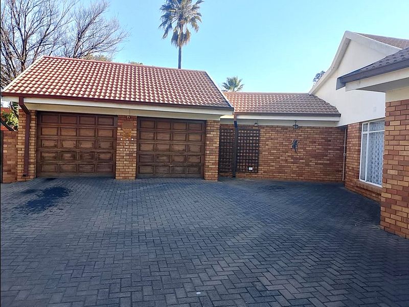 4 Bedroom Family Home with Cottage in Three Rivers - Photo 3