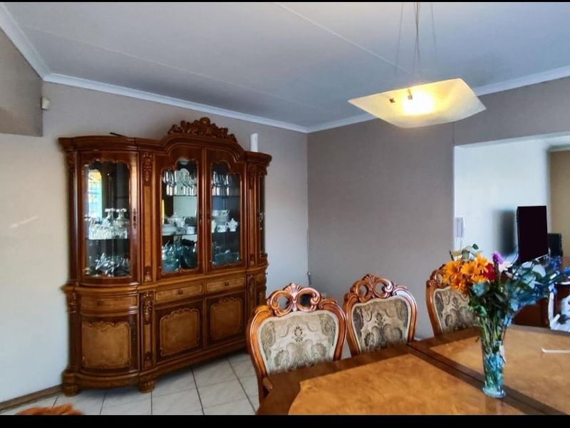 4 Bedroom Family Home with Cottage in Three Rivers - Photo 9