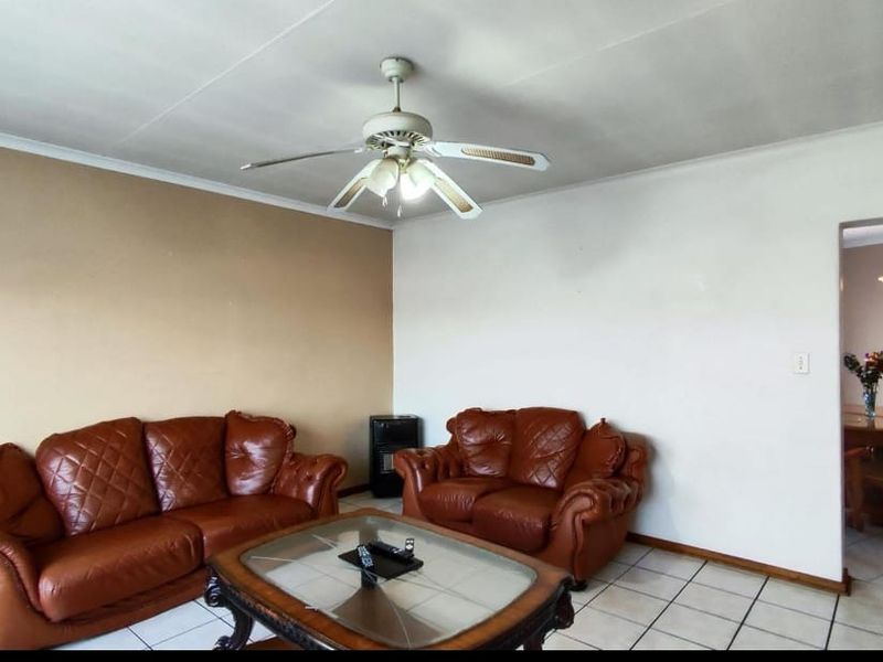 4 Bedroom Family Home with Cottage in Three Rivers - Photo 7