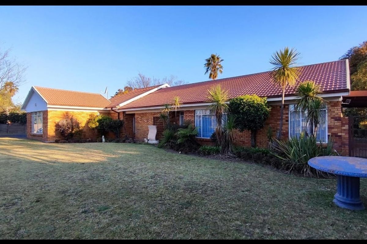 4 Bedroom Family Home with Cottage in Three Rivers - Photo 2