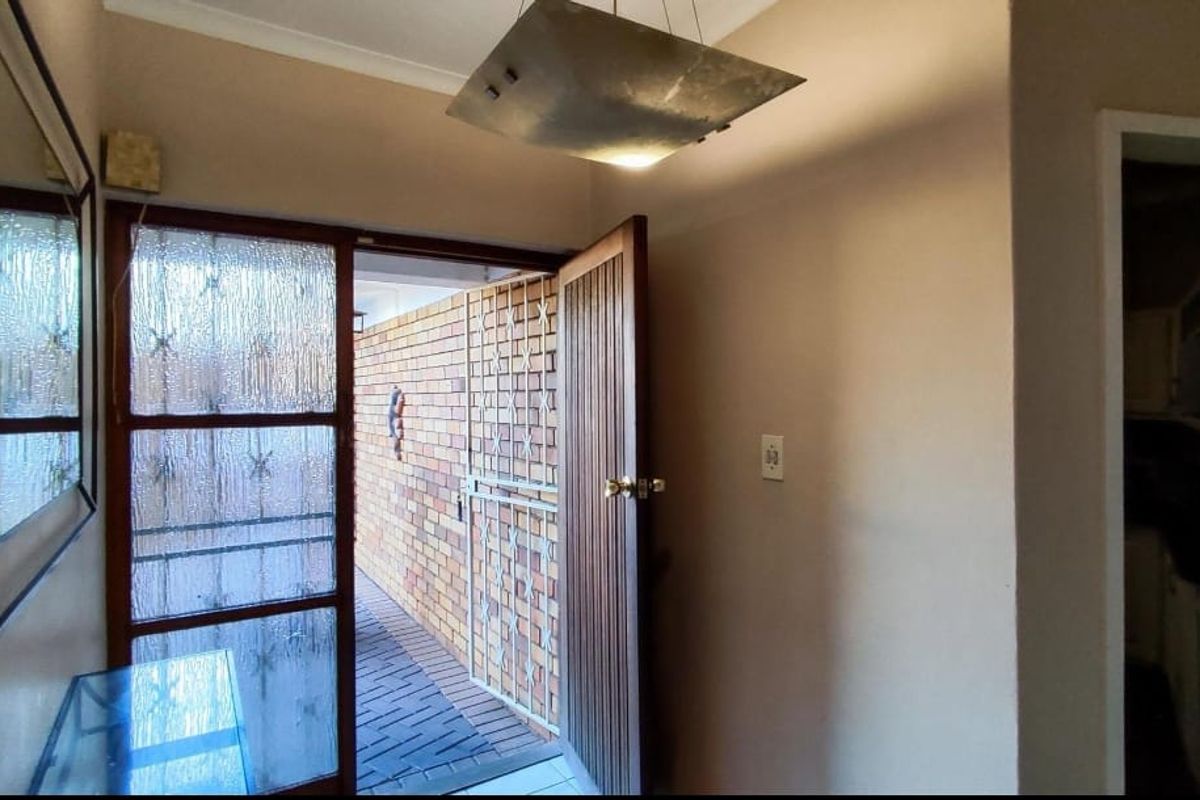 4 Bedroom Family Home with Cottage in Three Rivers - Photo 4