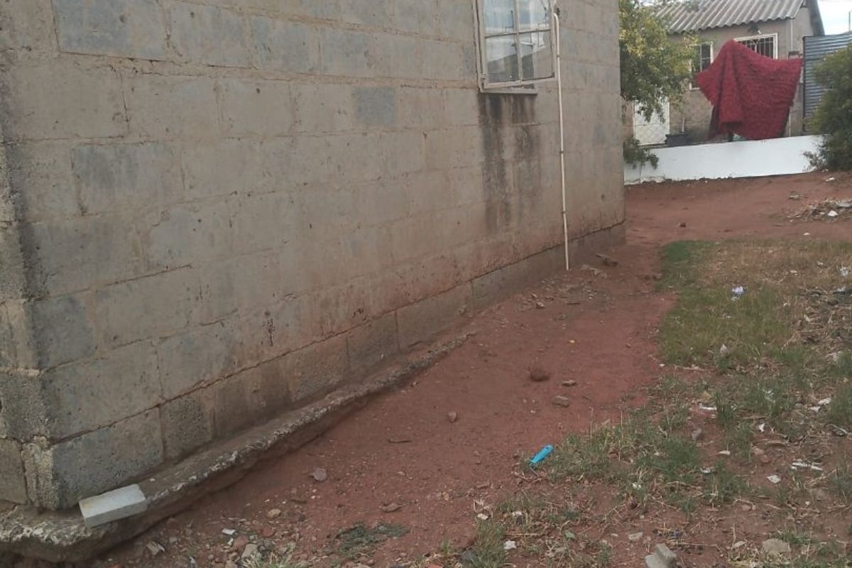 3 Room house for sale in Roclands, Bloemfontein - Photo 2