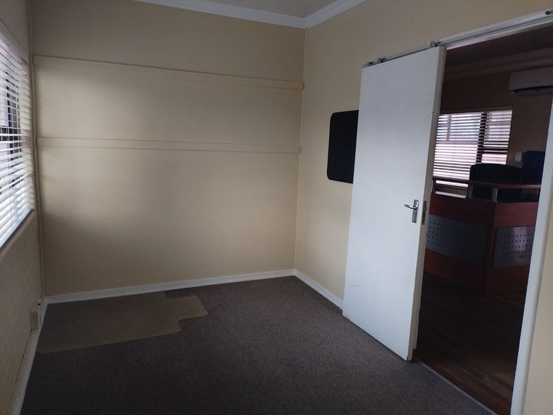 Office Space to Rent in Strubenvale  - Photo 7