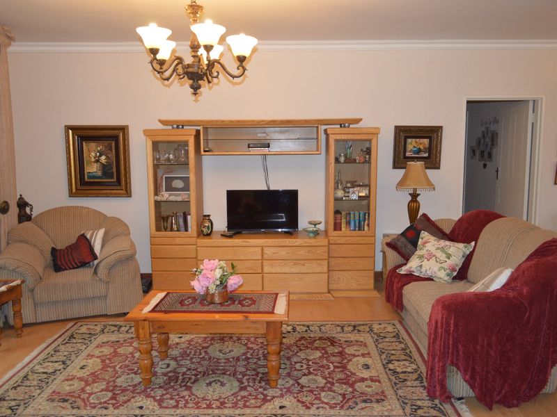 IMMACULATE FULL-TITLE TOWNHOUSE WITH PRIVATE GARDEN IN A QUIET DORINGKRUIN COMPLEX - Photo 6