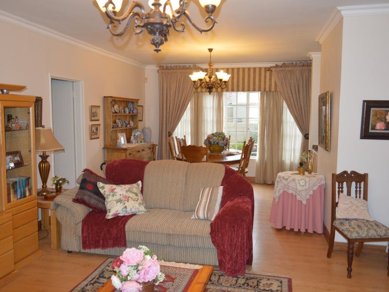 IMMACULATE FULL-TITLE TOWNHOUSE WITH PRIVATE GARDEN IN A QUIET DORINGKRUIN COMPLEX - Photo 7