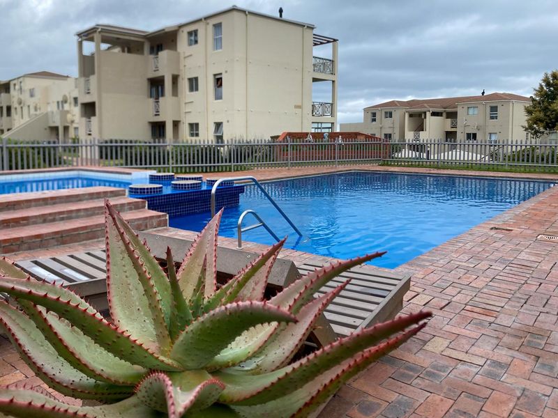 Lovely 2 bedroom apartment with sea views in Hermanus Beach Club - Photo 1