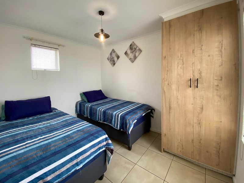 Beachside haven in Hermanus with sea views - Photo 10