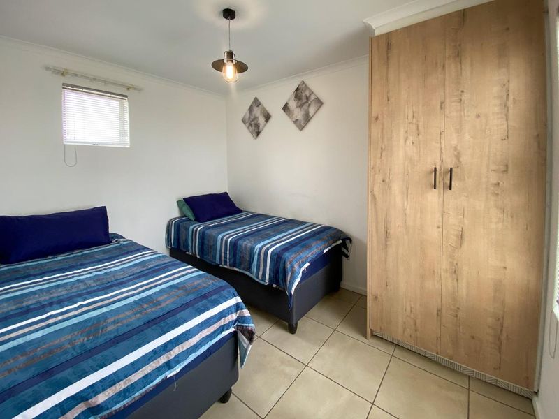 Beachside haven in Hermanus with sea views - Photo 9