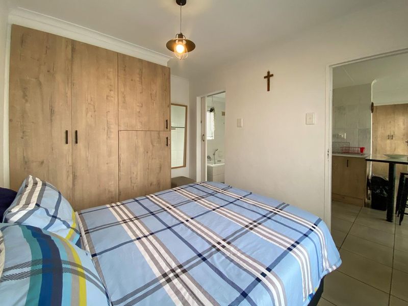 Beachside haven in Hermanus with sea views - Photo 8