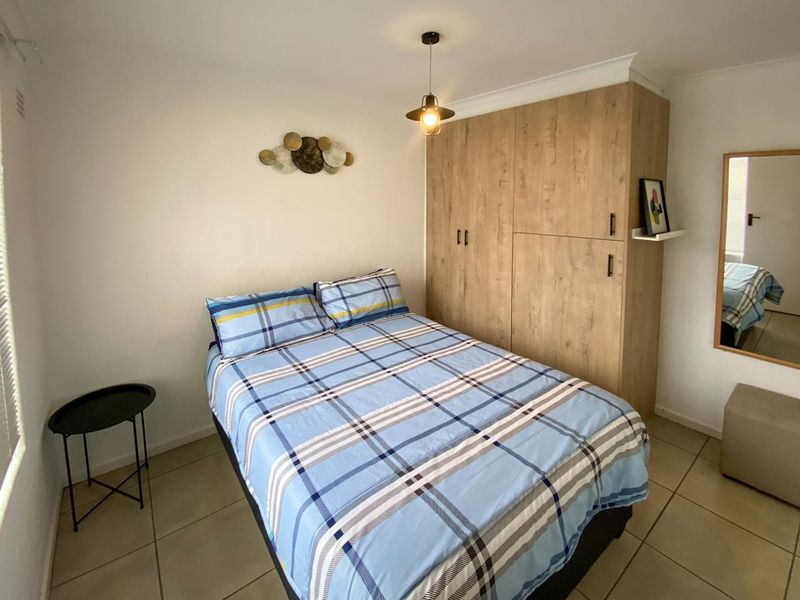 Beachside haven in Hermanus with sea views - Photo 7