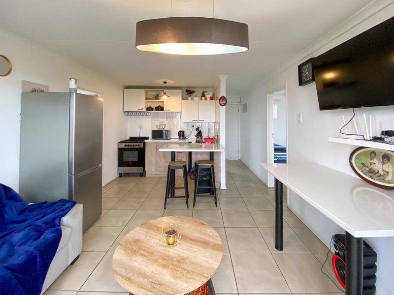 Beachside haven in Hermanus with sea views - Photo 3