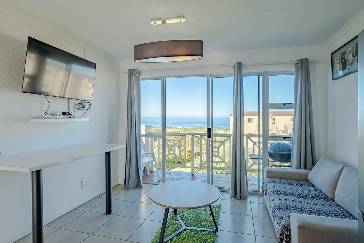 Lovely 2 bedroom apartment with sea views in Hermanus Beach Club - Photo 2