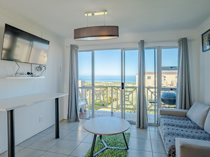 Lovely 2 bedroom apartment with sea views in Hermanus Beach Club - Photo 2