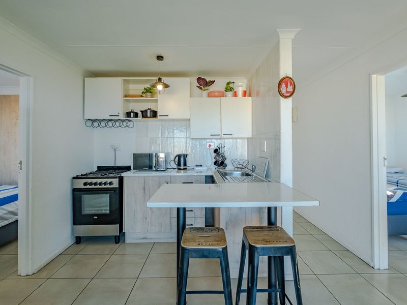 Lovely 2 bedroom apartment with sea views in Hermanus Beach Club - Photo 6