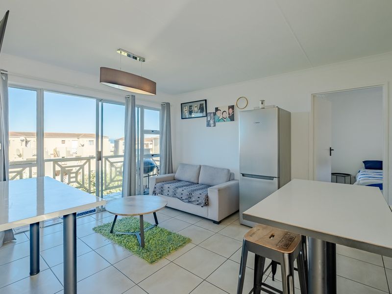 Lovely 2 bedroom apartment with sea views in Hermanus Beach Club - Photo 1