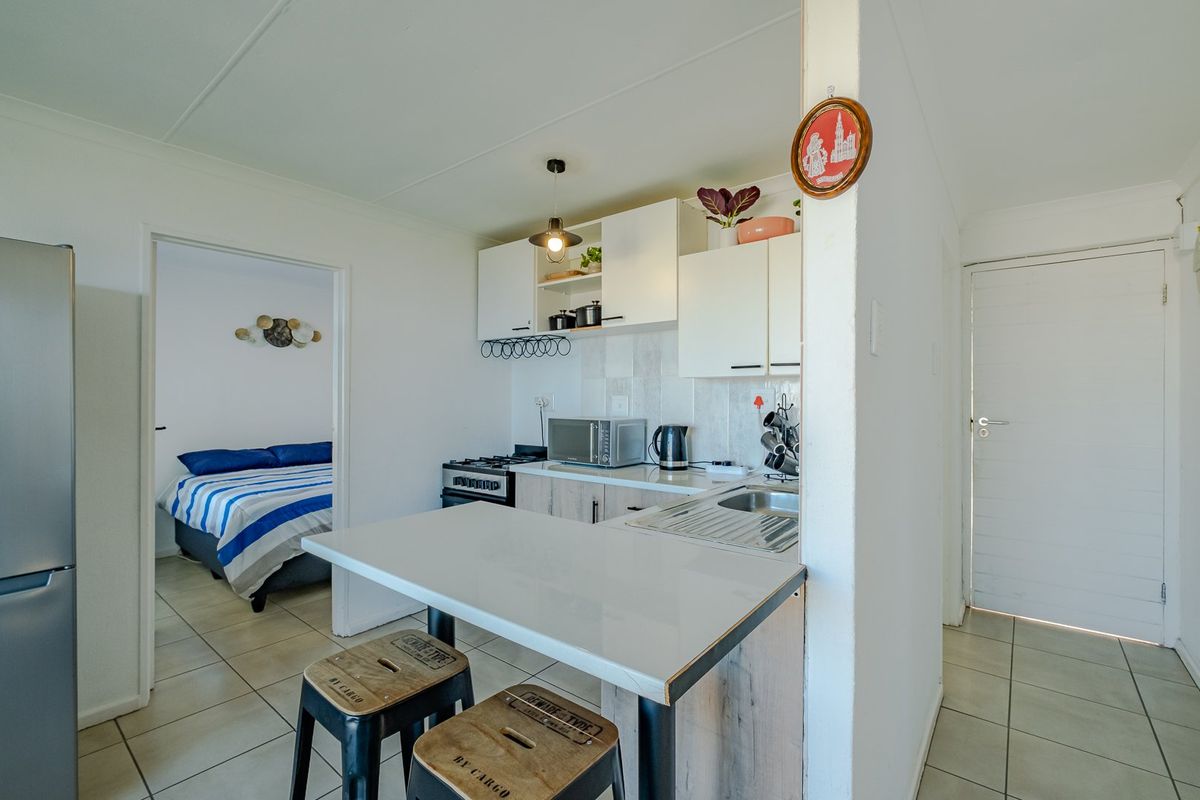Lovely 2 bedroom apartment with sea views in Hermanus Beach Club - Photo 5