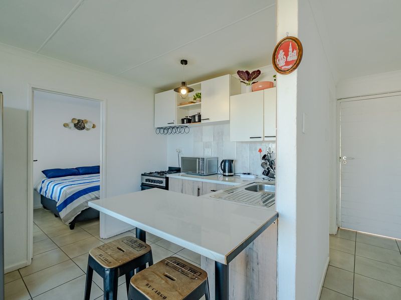 Lovely 2 bedroom apartment with sea views in Hermanus Beach Club - Photo 5
