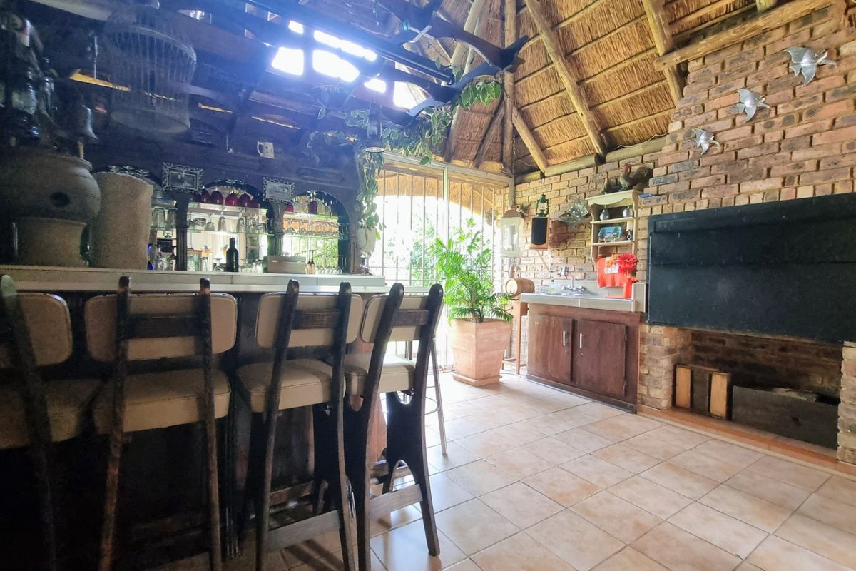 Spacious Facebrick Family Home with Abundant Amenities - Photo 2