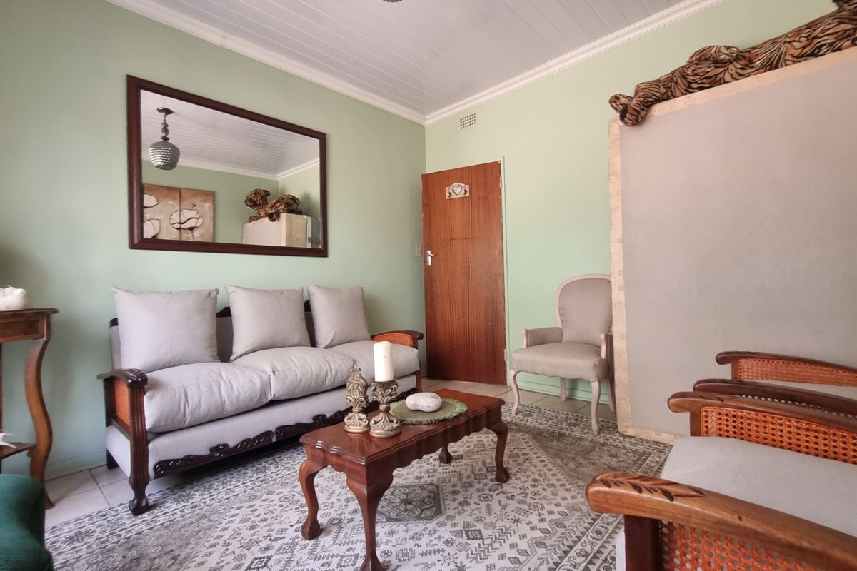 Spacious Facebrick Family Home with Abundant Amenities - Photo 5