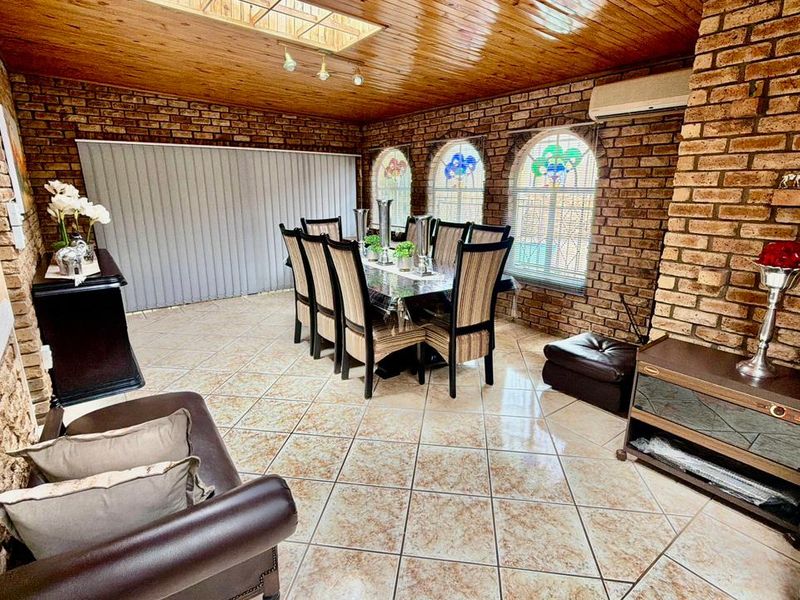 Spacious Family Residence for sale in Flamwood - Photo 5