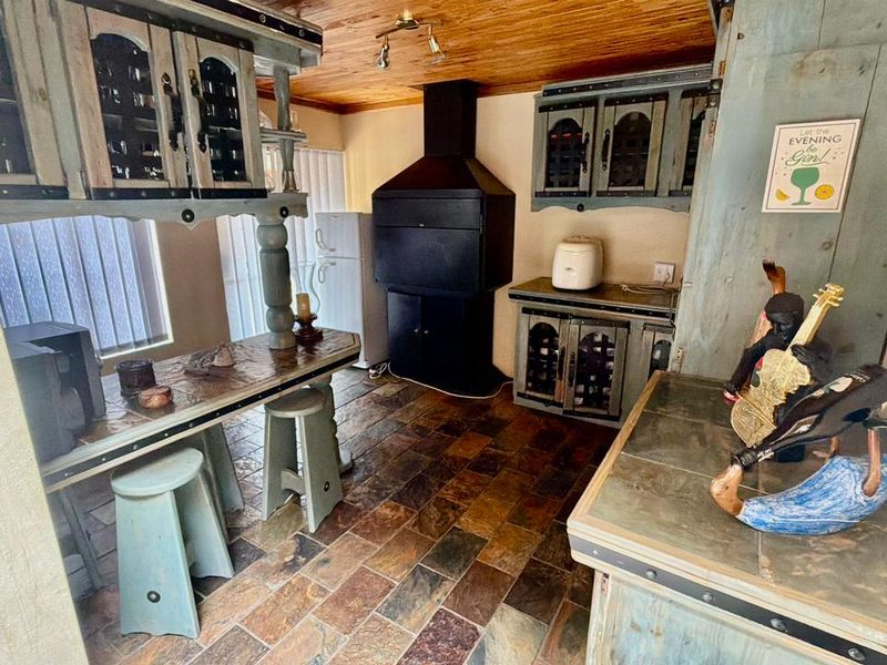 Spacious Family Residence for sale in Flamwood - Photo 8