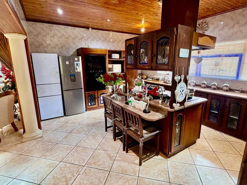 Spacious Family Residence for sale in Flamwood - Photo 7