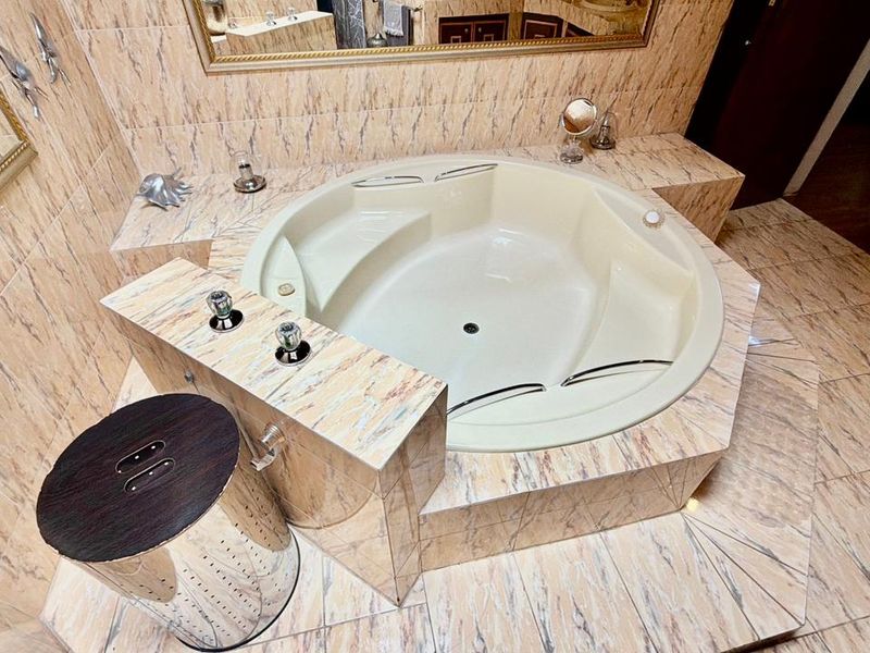 Spacious Family Residence for sale in Flamwood - Photo 4