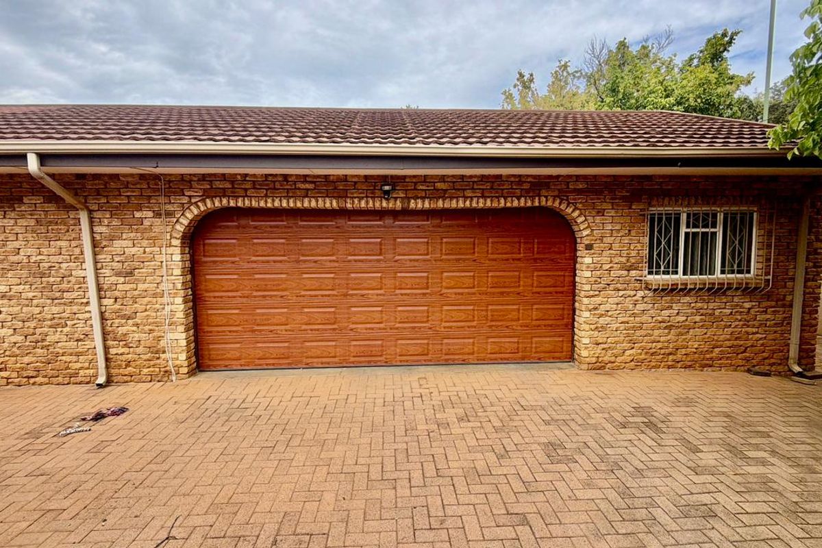 Spacious Family Residence for sale in Flamwood - Photo 4