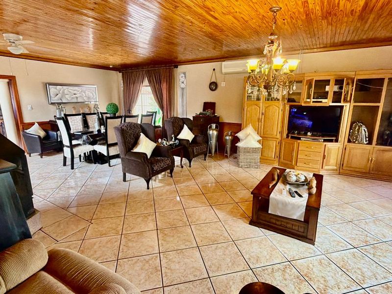 Spacious Family Residence for sale in Flamwood - Photo 1
