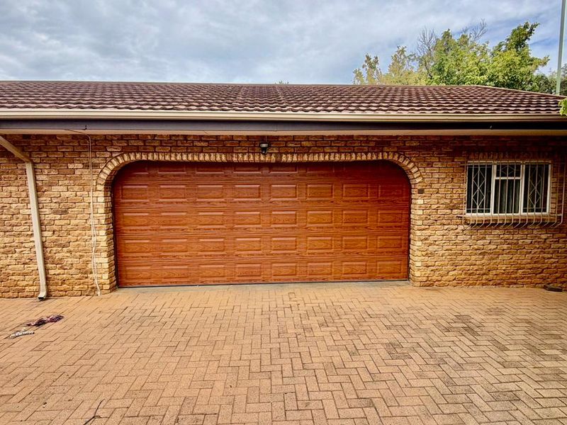 Spacious Family Residence for sale in Flamwood - Photo 5