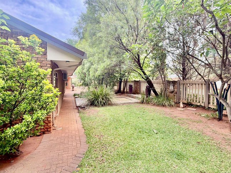 Spacious Family Residence for sale in Flamwood - Photo 4