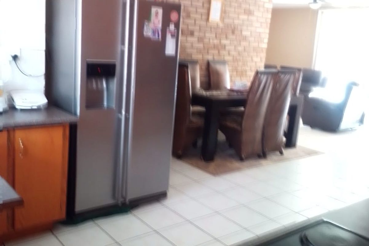 3-Bedroom Townhouse for Sale in a Secure, Well-Maintained Complex - Photo 5