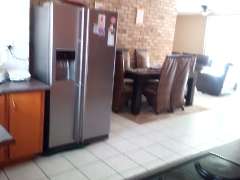 3-Bedroom Townhouse for Sale in a Secure, Well-Maintained Complex - Photo 5