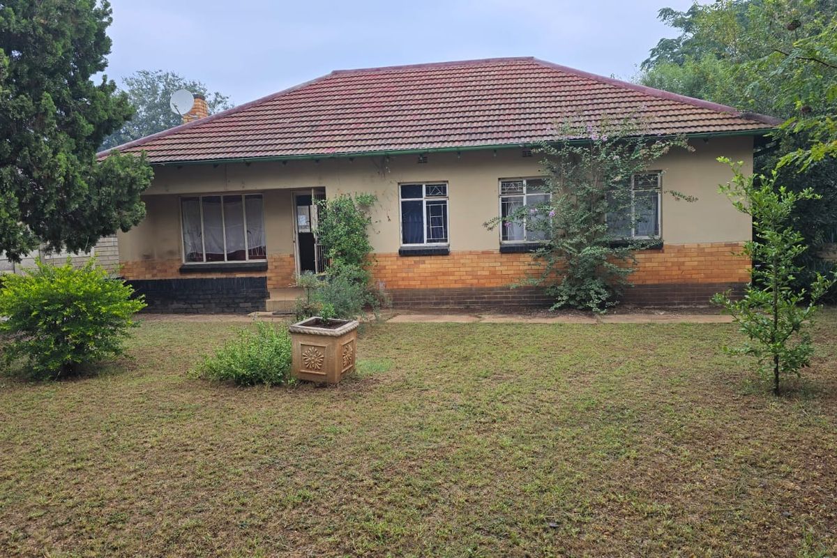 Neat and strong home in a quiet street in Extension 3. - Photo 2