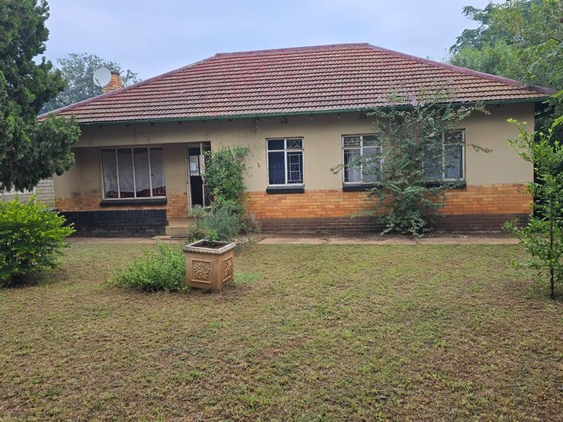 Neat and strong home in a quiet street in Extension 3. - Photo 2