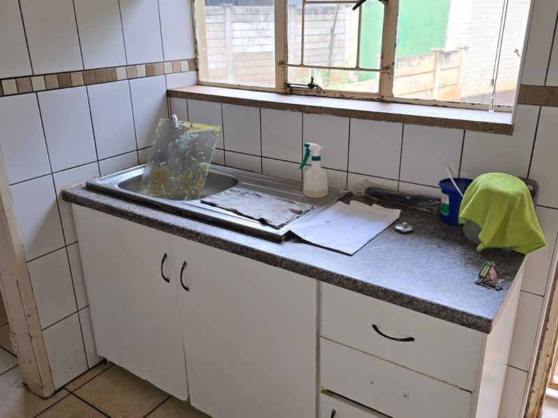 Neat and strong home in a quiet street in Extension 3. - Photo 9