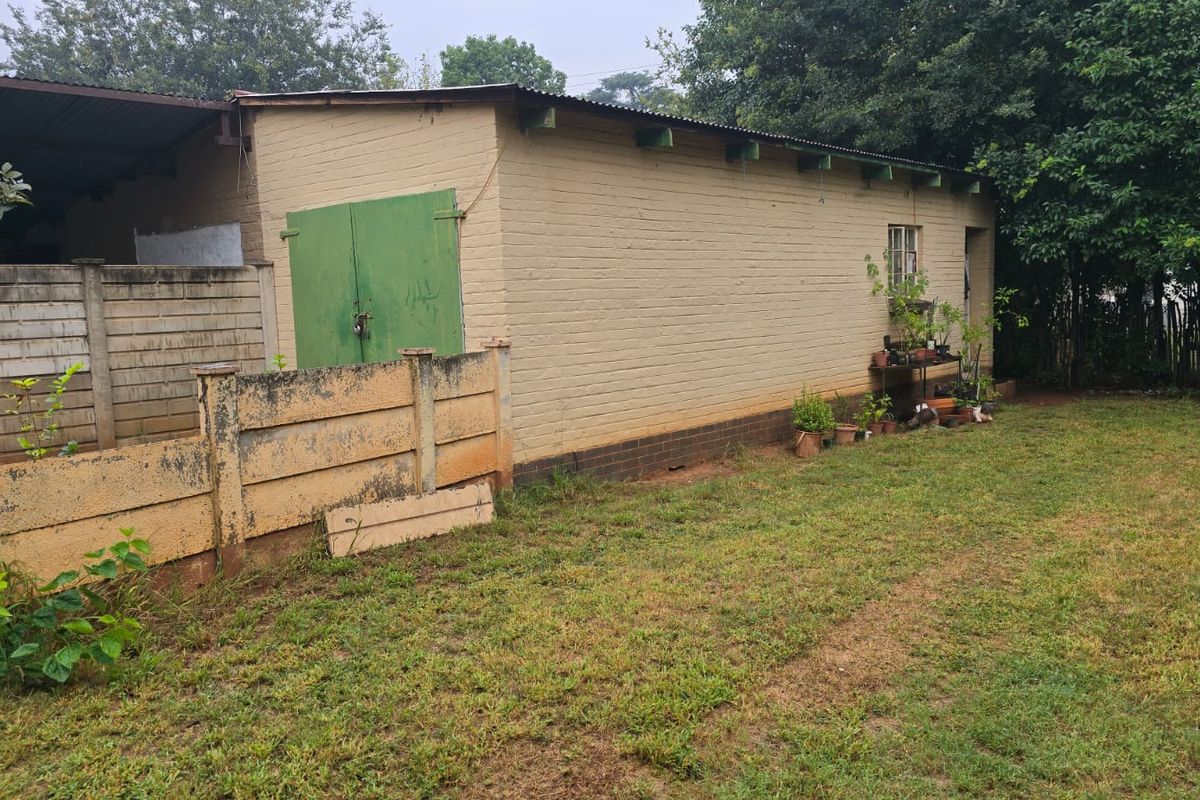 Neat and strong home in a quiet street in Extension 3. - Photo 3