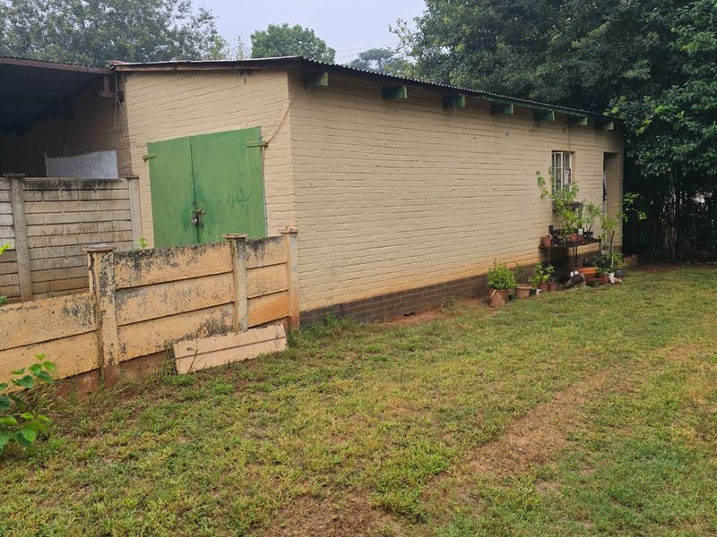 Neat and strong home in a quiet street in Extension 3. - Photo 3