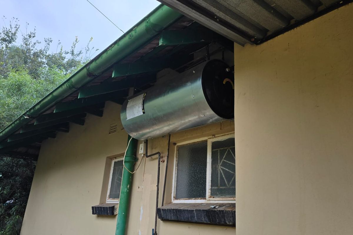 Neat and strong home in a quiet street in Extension 3. - Photo 4