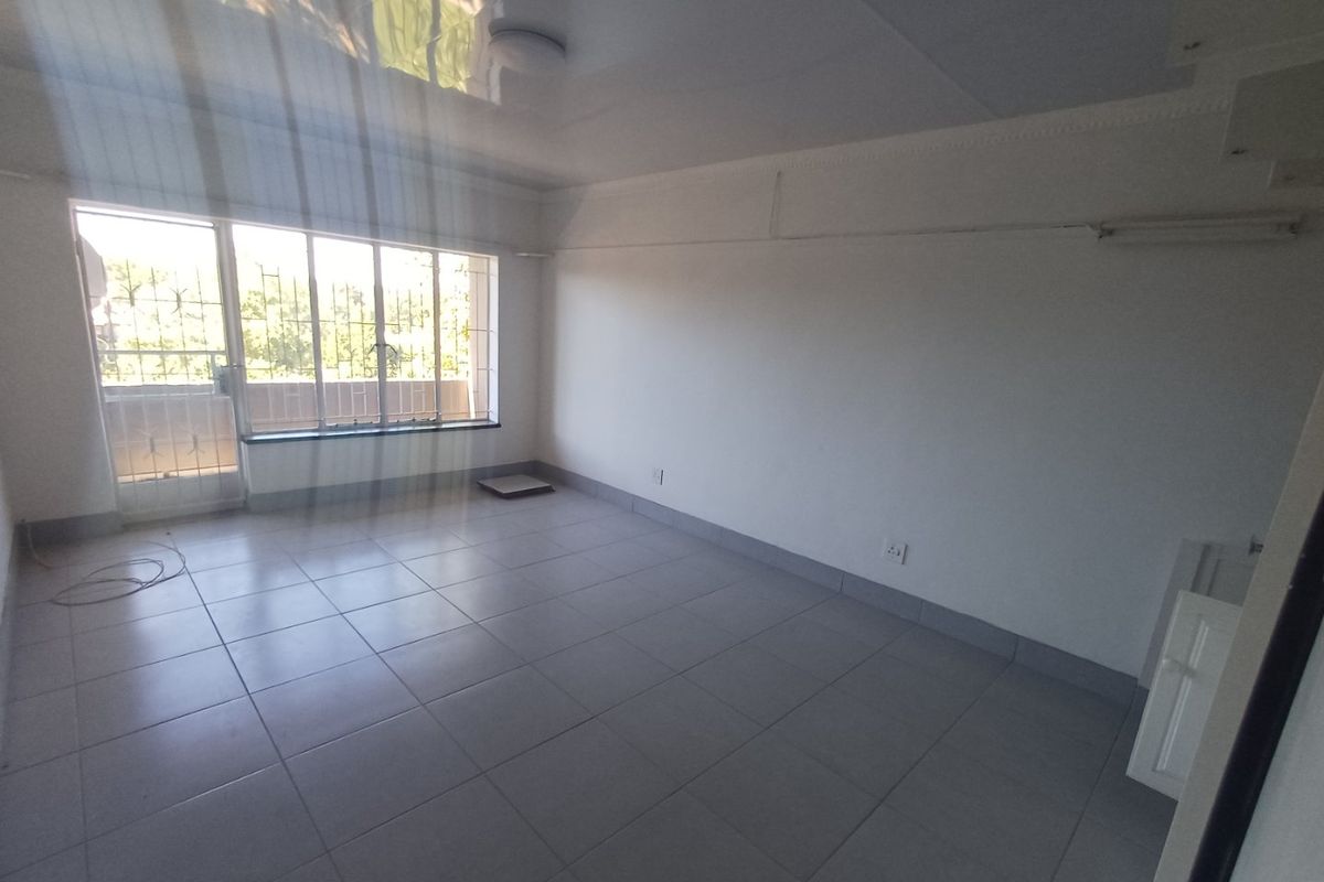 Bachelor Flat For Sale in Wilkoppies - Photo 5