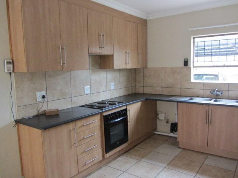 Ground floor unit with two  undercover vehicle parkings. - Photo 3