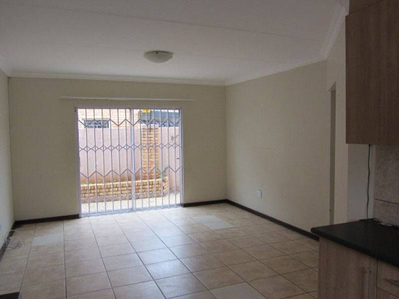 Ground floor unit with two  undercover vehicle parkings. - Photo 2