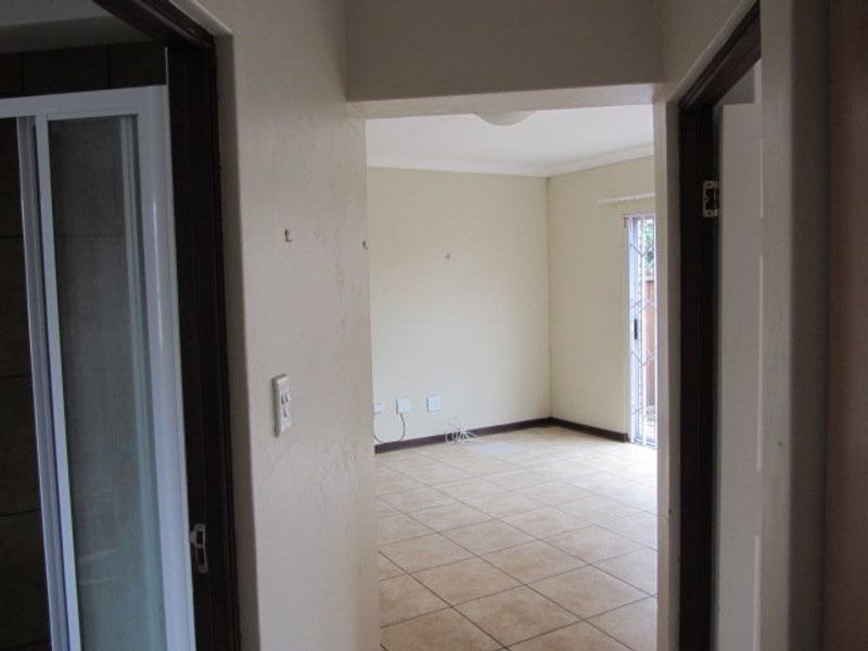 Ground floor unit with two  undercover vehicle parkings. - Photo 9