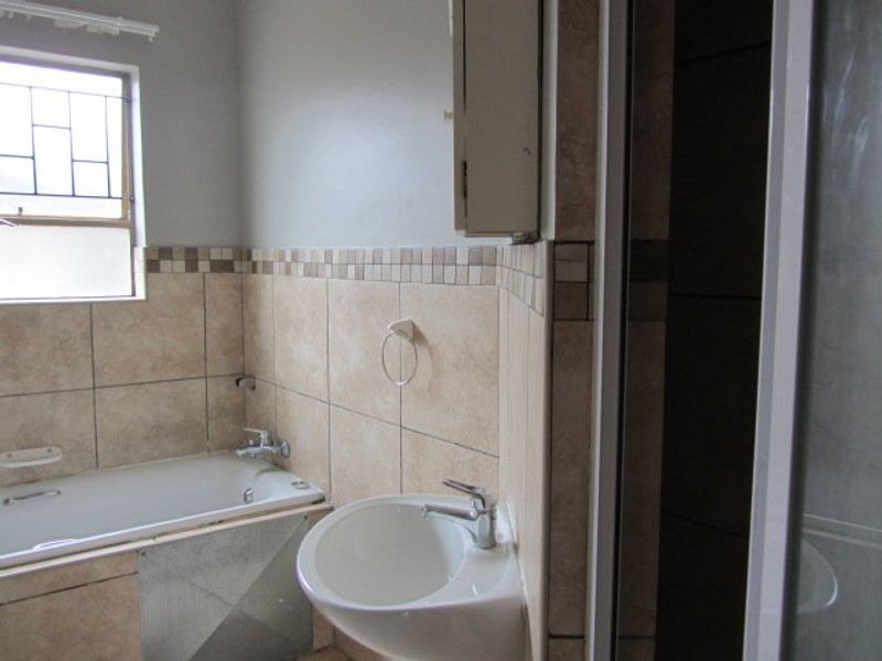 Ground floor unit with two  undercover vehicle parkings. - Photo 6