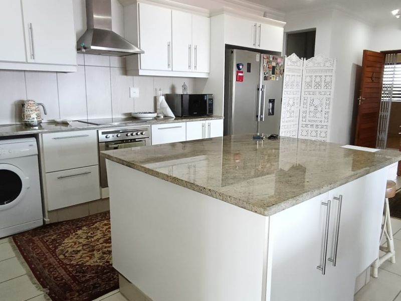 To let in Umhlanga - Fully furnished 3 bedroom apartment with amazing sea views. - Photo 5