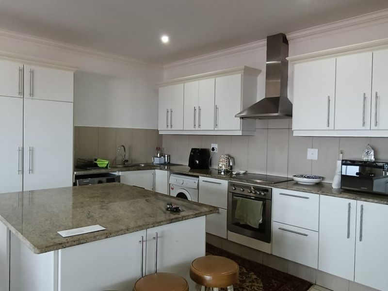 To let in Umhlanga - Fully furnished 3 bedroom apartment with amazing sea views. - Photo 7