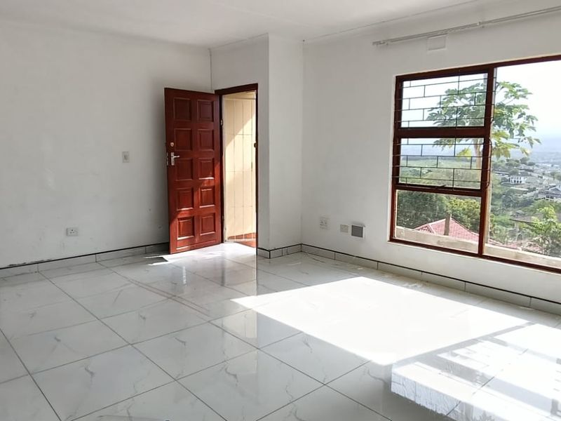 To let in Sunningdale, 3 bedroom freestanding house with beautiful inland views. - Photo 5