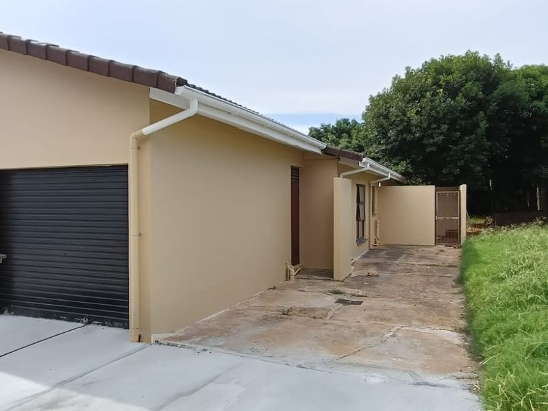 To let in Sunningdale, 3 bedroom freestanding house with beautiful inland views. - Photo 2