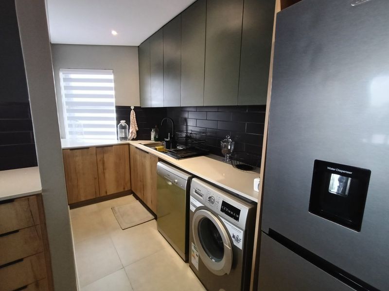 To rent in La Lucia, luxury corner unit with backup power and water, direct access to La Lucia Mall. - Photo 8